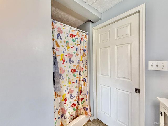 212 N Court Street, Gladstone, MI 49837