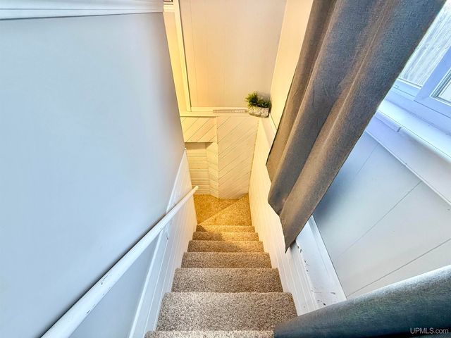 212 N Court Street, Gladstone, MI 49837