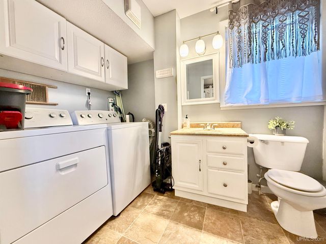 212 N Court Street, Gladstone, MI 49837