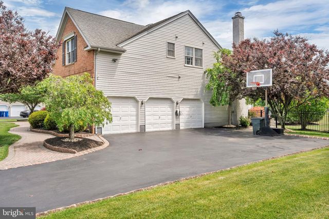 7 WRIGHT DR, Chesterfield, NJ 08515