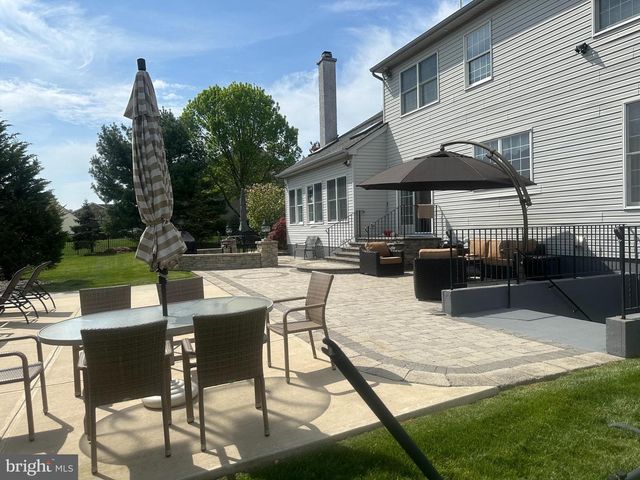 7 WRIGHT DR, Chesterfield, NJ 08515