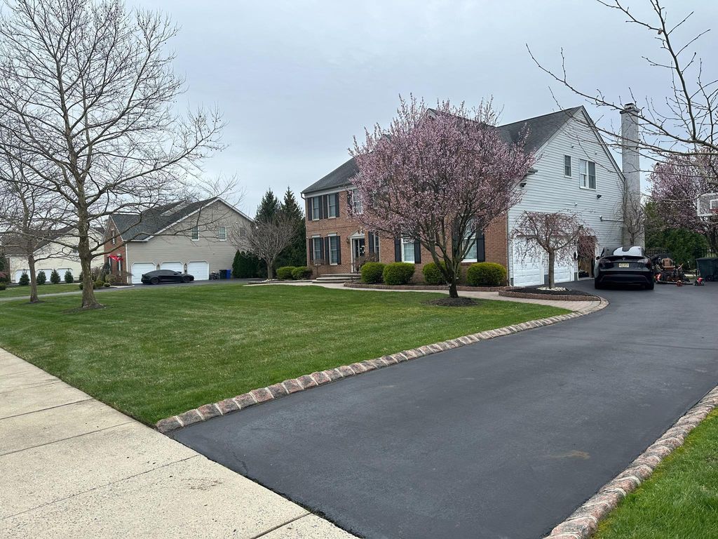 7 WRIGHT DR, Chesterfield, NJ 08515