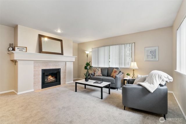 708 Hilltop Avenue, Kent, WA 98031