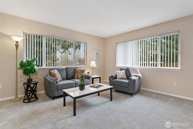 708 Hilltop Avenue, Kent, WA 98031