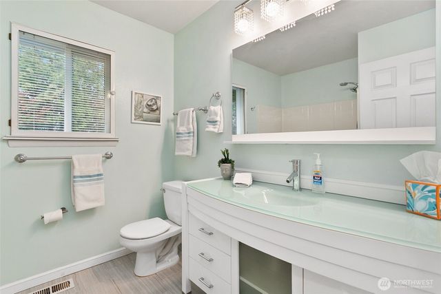 708 Hilltop Avenue, Kent, WA 98031