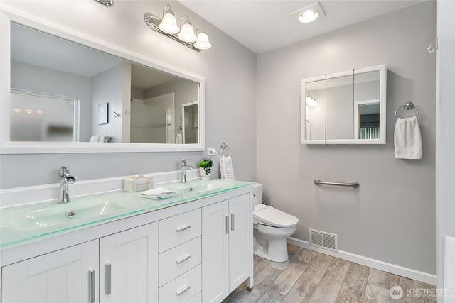 708 Hilltop Avenue, Kent, WA 98031