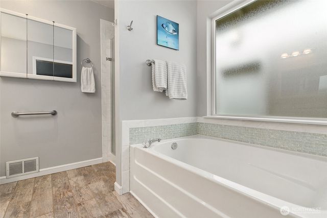 708 Hilltop Avenue, Kent, WA 98031