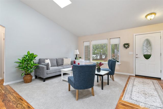 708 Hilltop Avenue, Kent, WA 98031