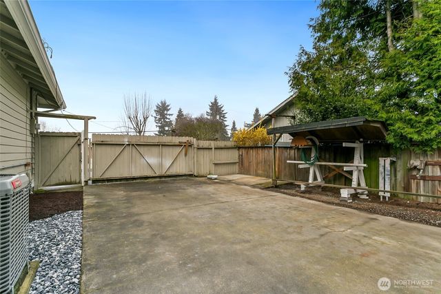 708 Hilltop Avenue, Kent, WA 98031