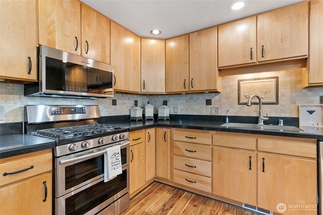 708 Hilltop Avenue, Kent, WA 98031