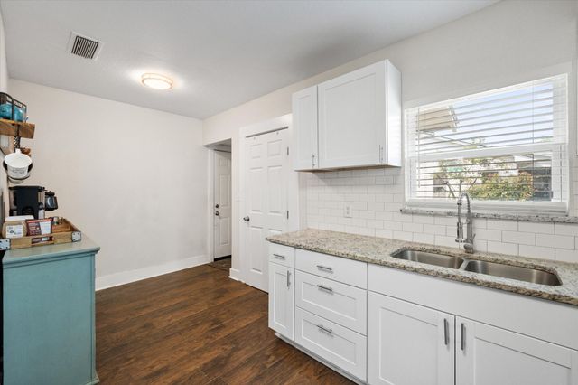 2215 W Park Row Boulevard, Corsicana, TX 75110