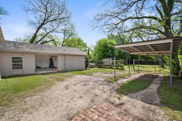 2215 W Park Row Boulevard, Corsicana, TX 75110