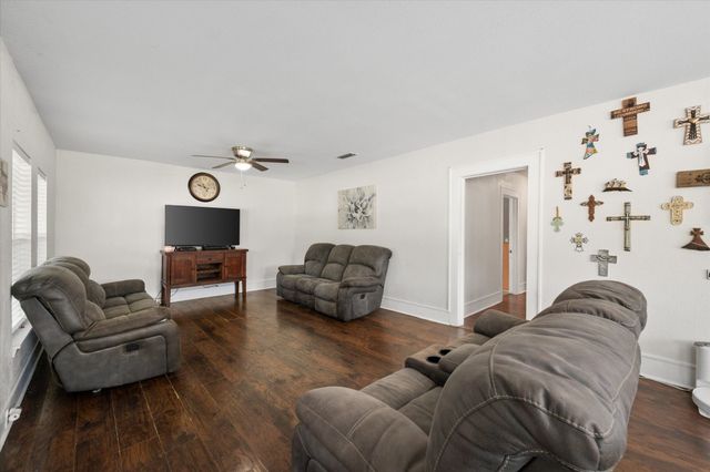 2215 W Park Row Boulevard, Corsicana, TX 75110