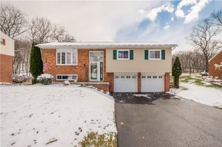 2701 College Park Rd, Shaler, PA 15101