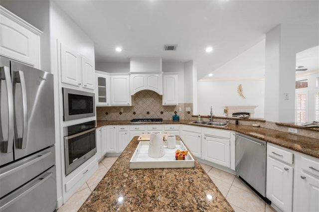 6526 Pinewood Trace Lane, Houston, TX 77041