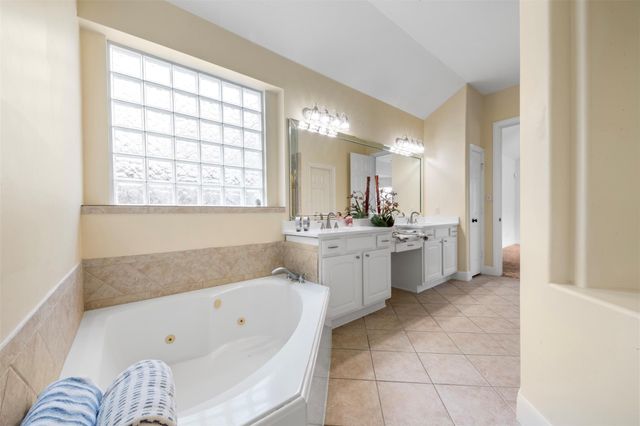 6526 Pinewood Trace Lane, Houston, TX 77041