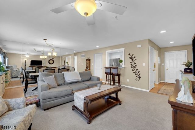 64 Dayton Ct 104, Independence Twp., NJ 07840