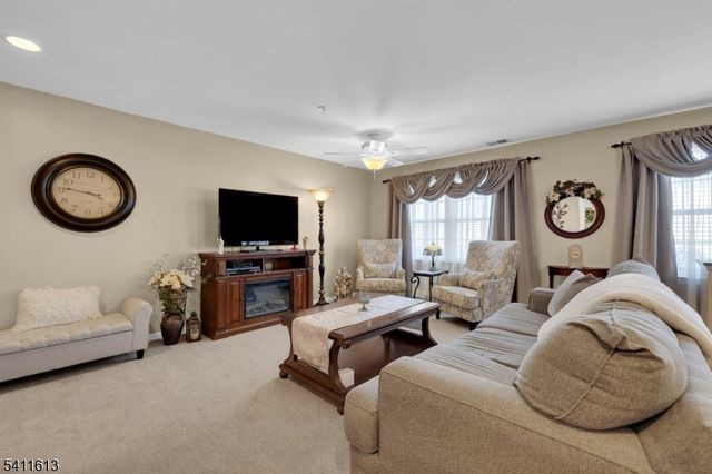 64 Dayton Ct 104, Independence Twp., NJ 07840