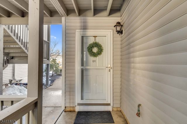 64 Dayton Ct 104, Independence Twp., NJ 07840