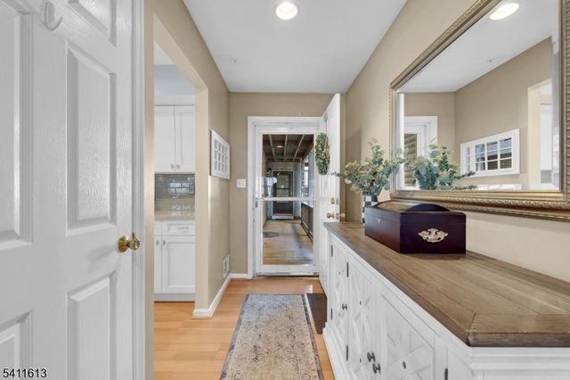 64 Dayton Ct 104, Independence Twp., NJ 07840