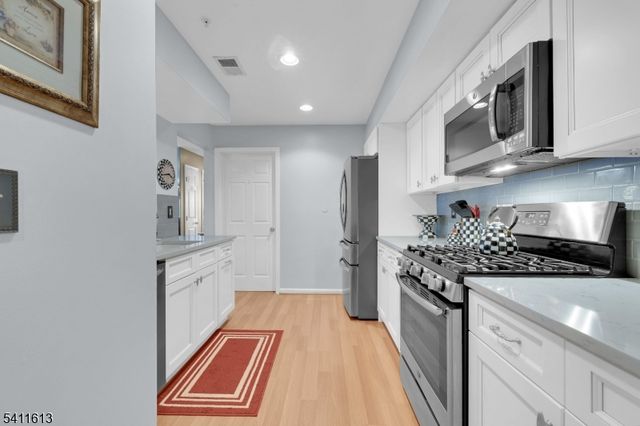 64 Dayton Ct 104, Independence Twp., NJ 07840