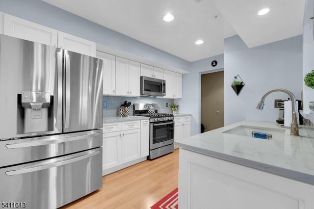 64 Dayton Ct 104, Independence Twp., NJ 07840