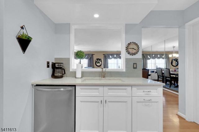 64 Dayton Ct 104, Independence Twp., NJ 07840