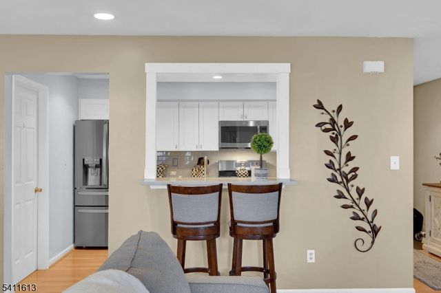 64 Dayton Ct 104, Independence Twp., NJ 07840