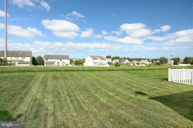 2521 VILLAGE RD, Dover, PA 17315