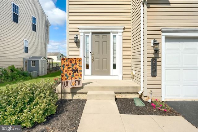 2521 VILLAGE RD, Dover, PA 17315