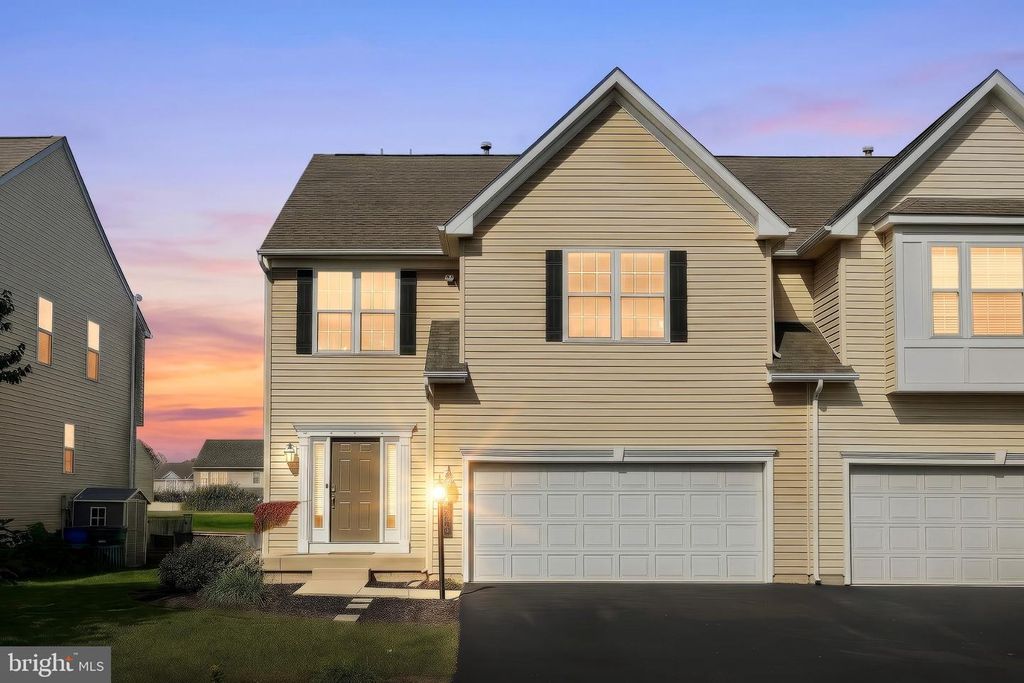 2521 VILLAGE RD, Dover, PA 17315