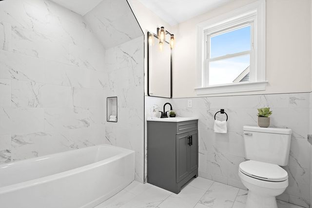 45 Como Rd, Boston, MA 02136