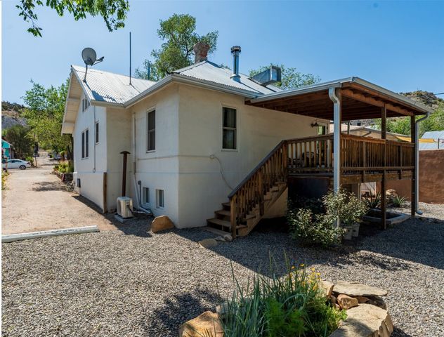 2863 NM 14 Highway, Madrid, NM 87010