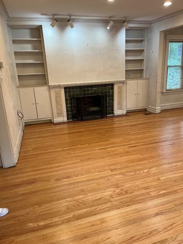 6520 N Fairfield Avenue, Chicago, IL 60645
