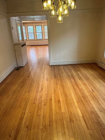 6520 N Fairfield Avenue, Chicago, IL 60645