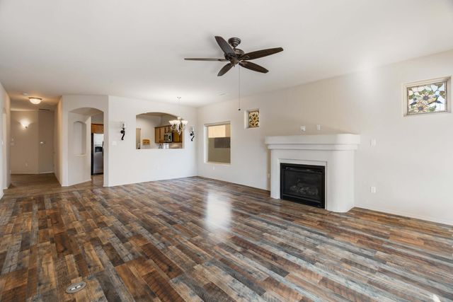 711 Firewheel Loop SW, Los Lunas, NM 87031