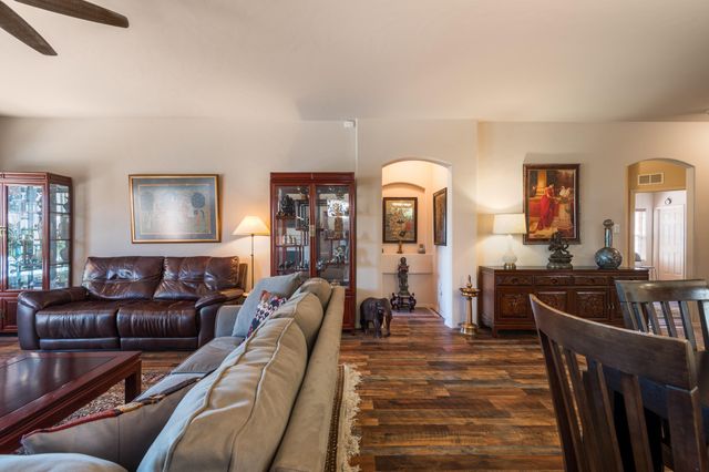 711 Firewheel Loop SW, Los Lunas, NM 87031