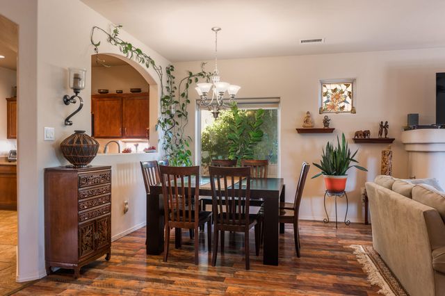 711 Firewheel Loop SW, Los Lunas, NM 87031