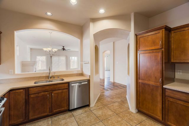 711 Firewheel Loop SW, Los Lunas, NM 87031