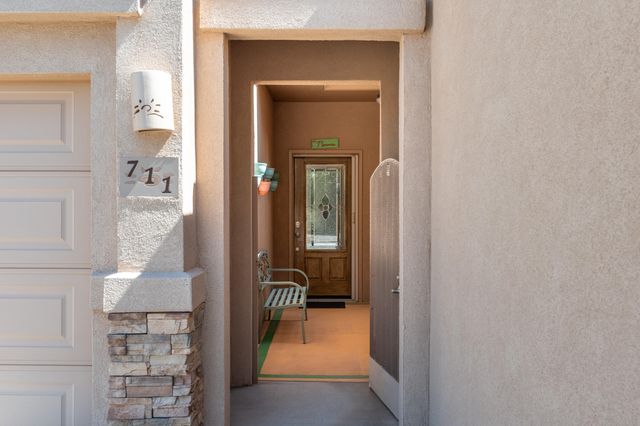 711 Firewheel Loop SW, Los Lunas, NM 87031