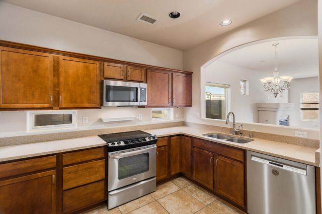 711 Firewheel Loop SW, Los Lunas, NM 87031