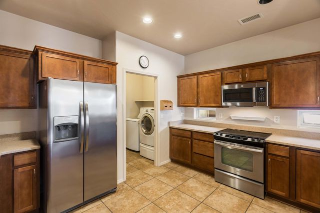 711 Firewheel Loop SW, Los Lunas, NM 87031