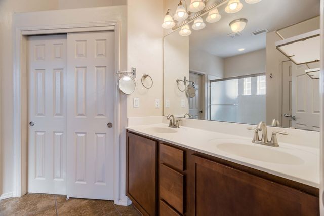 711 Firewheel Loop SW, Los Lunas, NM 87031