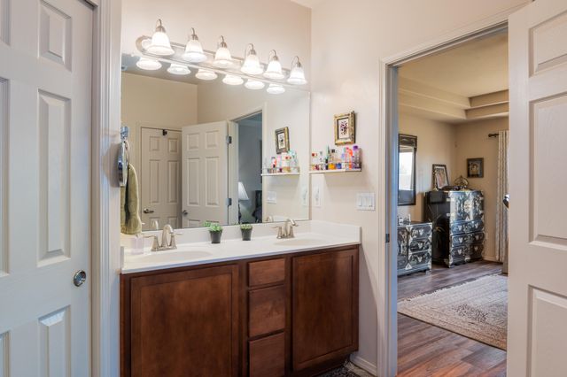 711 Firewheel Loop SW, Los Lunas, NM 87031