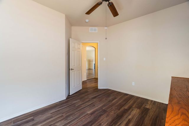 711 Firewheel Loop SW, Los Lunas, NM 87031