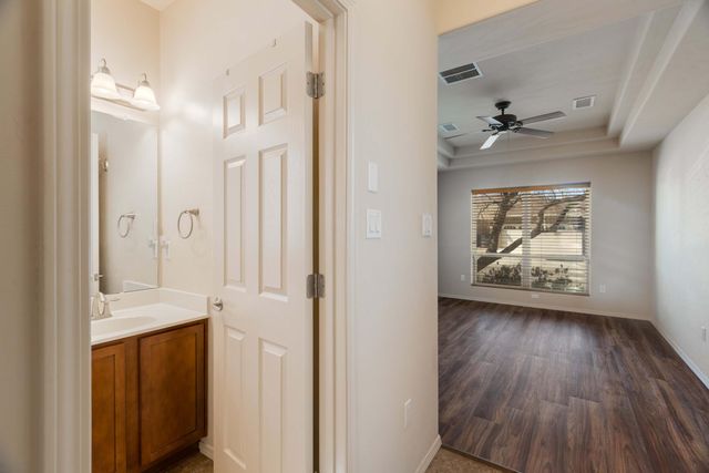 711 Firewheel Loop SW, Los Lunas, NM 87031