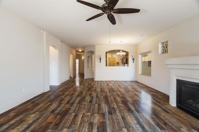 711 Firewheel Loop SW, Los Lunas, NM 87031