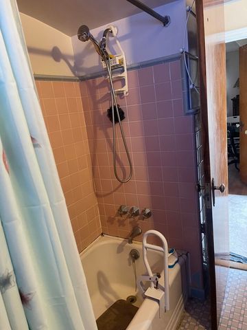 10216 S Calumet Avenue, Chicago, IL 60628