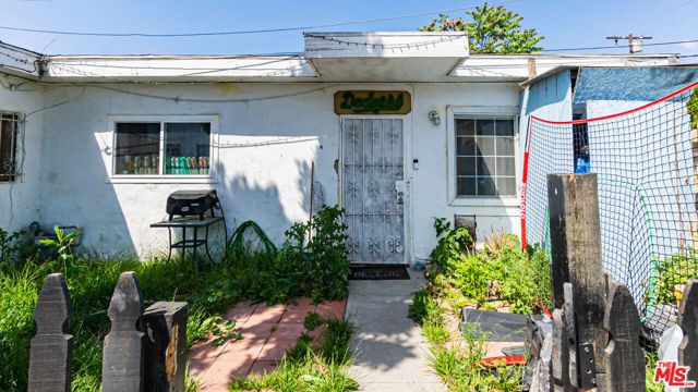 853 E 112th Street, Los Angeles, CA 90059