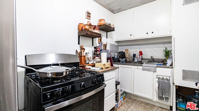853 E 112th Street, Los Angeles, CA 90059